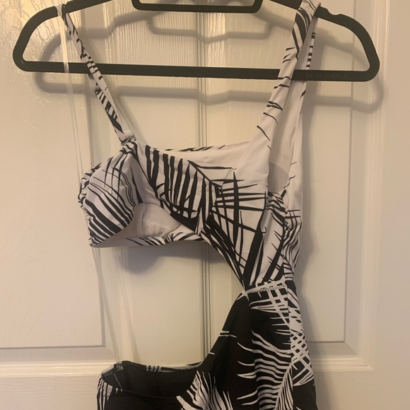 Athleta one shoulder one piece bathing suit - Picture 6 of 8